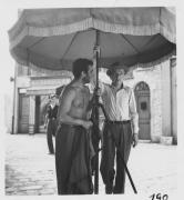Jacques Prévert sur le tournage de " Le Soleil a toujours raison" de Pierre Billon, 1942
