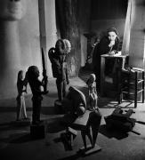 Anton Prinner dans son atelier au milieu de ses sculptures dont "l'Equilibriste" ou "La Fille à l'épi", rue Pernety, Paris, 1946