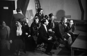 Le Groupe Octobre répétant "Le Tableau des merveilles", Paris, 1936